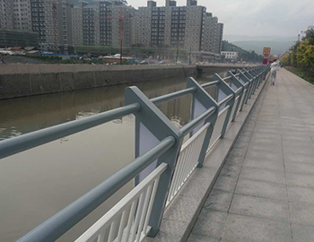 道路護欄